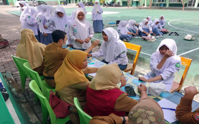 Sebagai Pondasi, Murid Kelas X MAN 2 Kabgor Ikuti Pemeriksaan Kesehatan