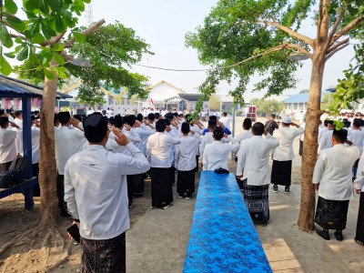 Peringati Hari Santri, Kepala Madrasah dan Guru MAN 2 Kab. Gorontalo Ikuti Upacara