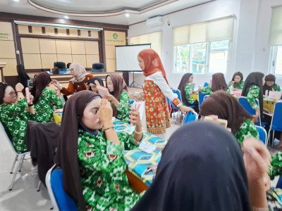 Bekali Life Skill, Murid MAN 2 Kab. Gorontalo Ikuti Latihan Tata Rias Wajah